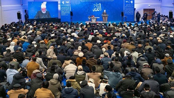 اختتام الجلسة السنوية الـ 130 في قاديان بخطاب لحضرة الخليفة ميرزا ​​مسرور أحمد، حثّ فيه الجماعة على سلوك طريق الحقّ وتبنّي الرحمة تجاه البشرية جمعاء.